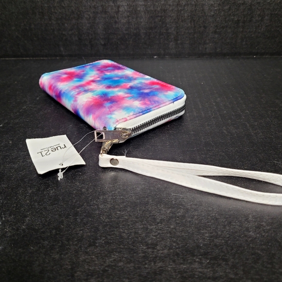 Rue 21 Wristlet #0007174 - Picture 5 of 8